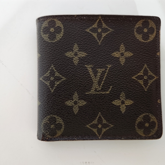Louis Vuitton monogram bifold wallet with COA - Picture 2 of 8